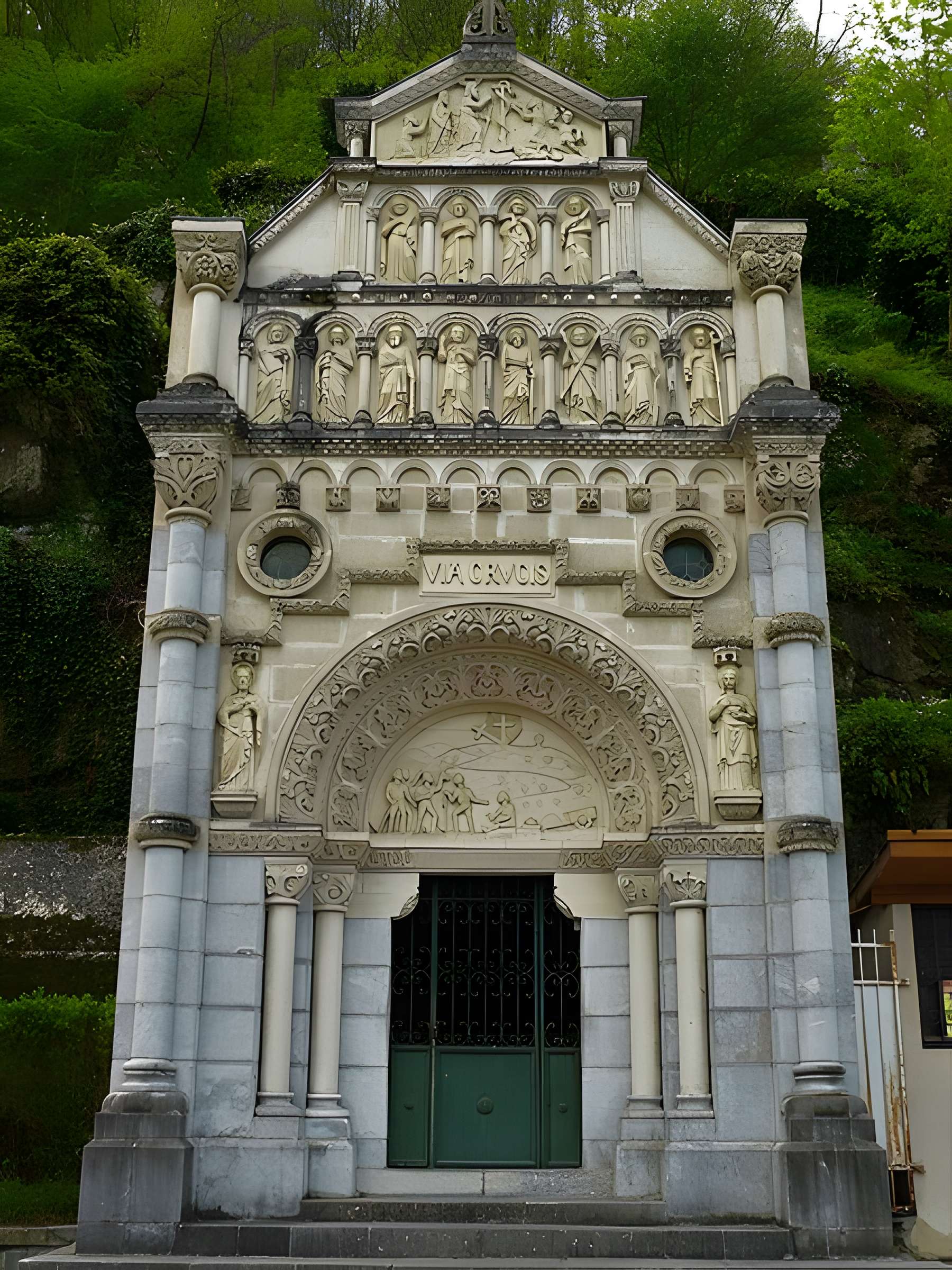 Calvaire et chemin de croix extérieur