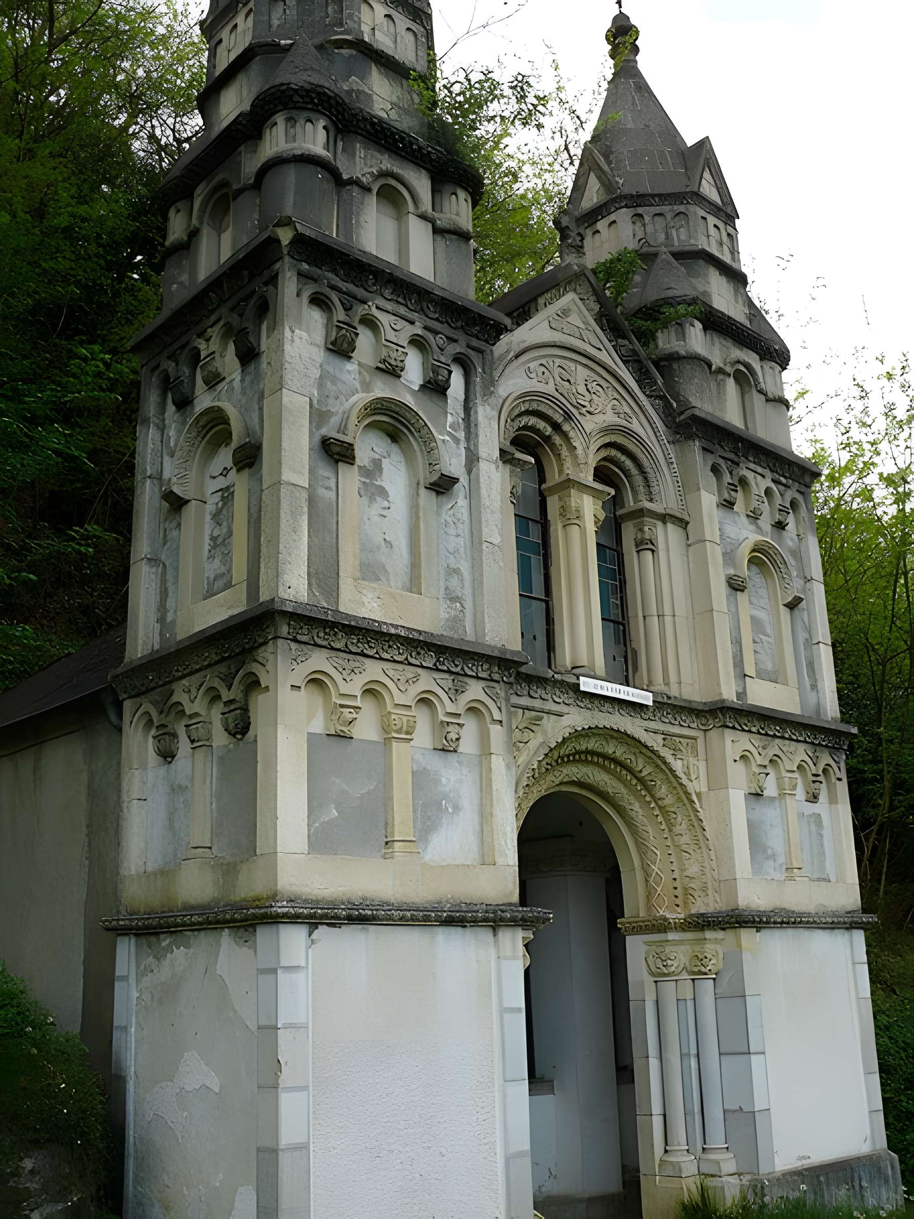 Calvaire et chemin de croix extérieur