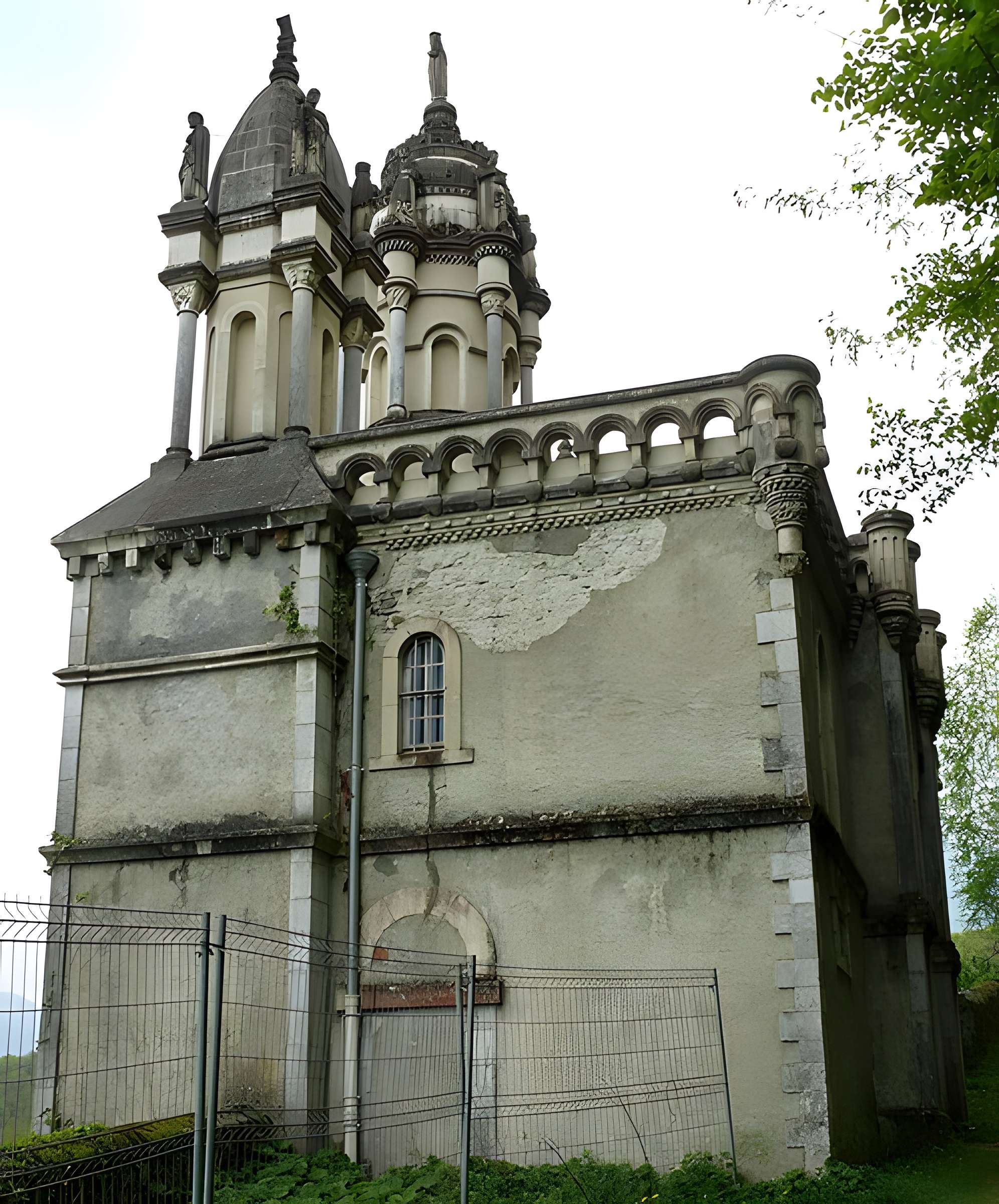 Calvaire et chemin de croix extérieur