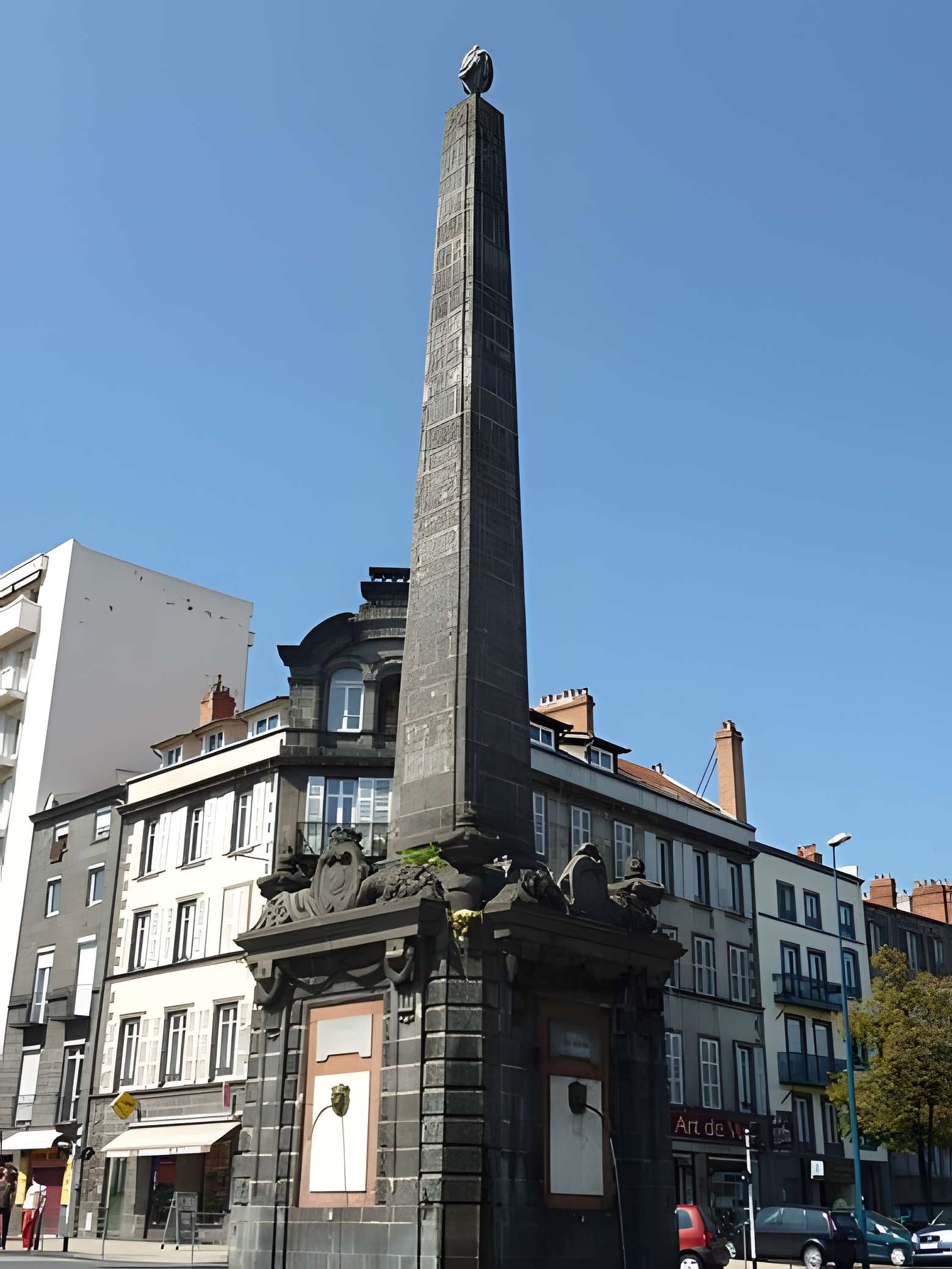 Fontaine de la Pyramide à Clermont-Ferrand 