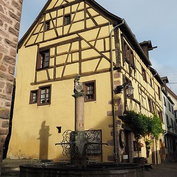 Fontaine de la Sinne à Riquewihr