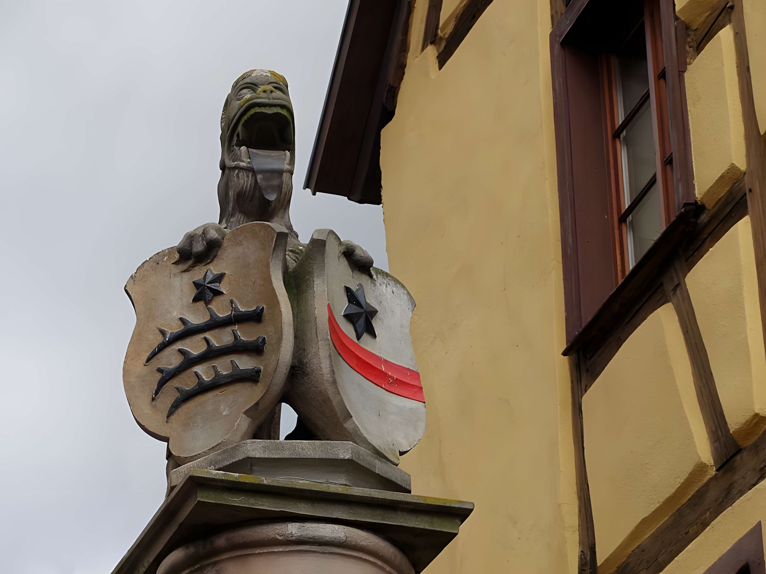 Fontaine de la Sinne à Riquewihr