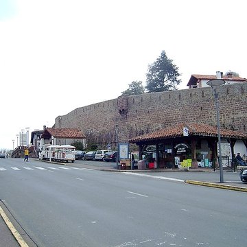 Anciens remparts de la ville haute et du faubourg dEspagne