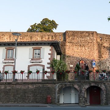 Anciens remparts de la ville haute et du faubourg dEspagne