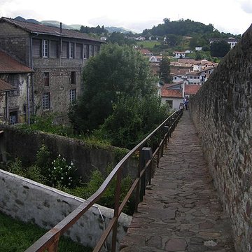 Anciens remparts de la ville haute et du faubourg dEspagne