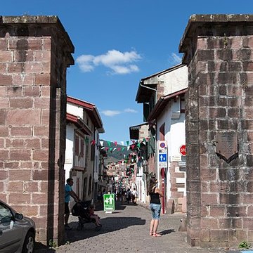 Anciens remparts de la ville haute et du faubourg dEspagne