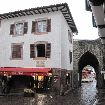 Anciens remparts de la ville haute et du faubourg dEspagne