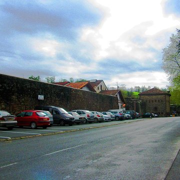 Anciens remparts de la ville haute et du faubourg dEspagne