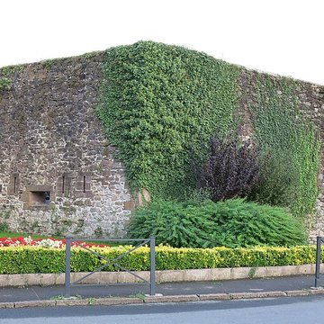 Anciens remparts de la ville haute et du faubourg dEspagne