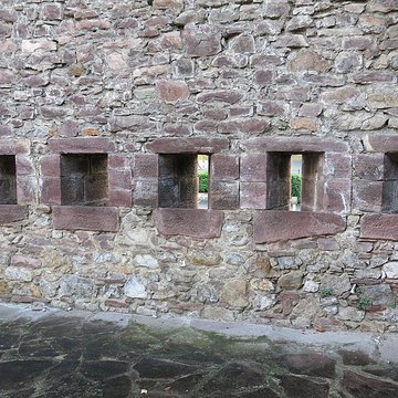 Anciens remparts de la ville haute et du faubourg dEspagne