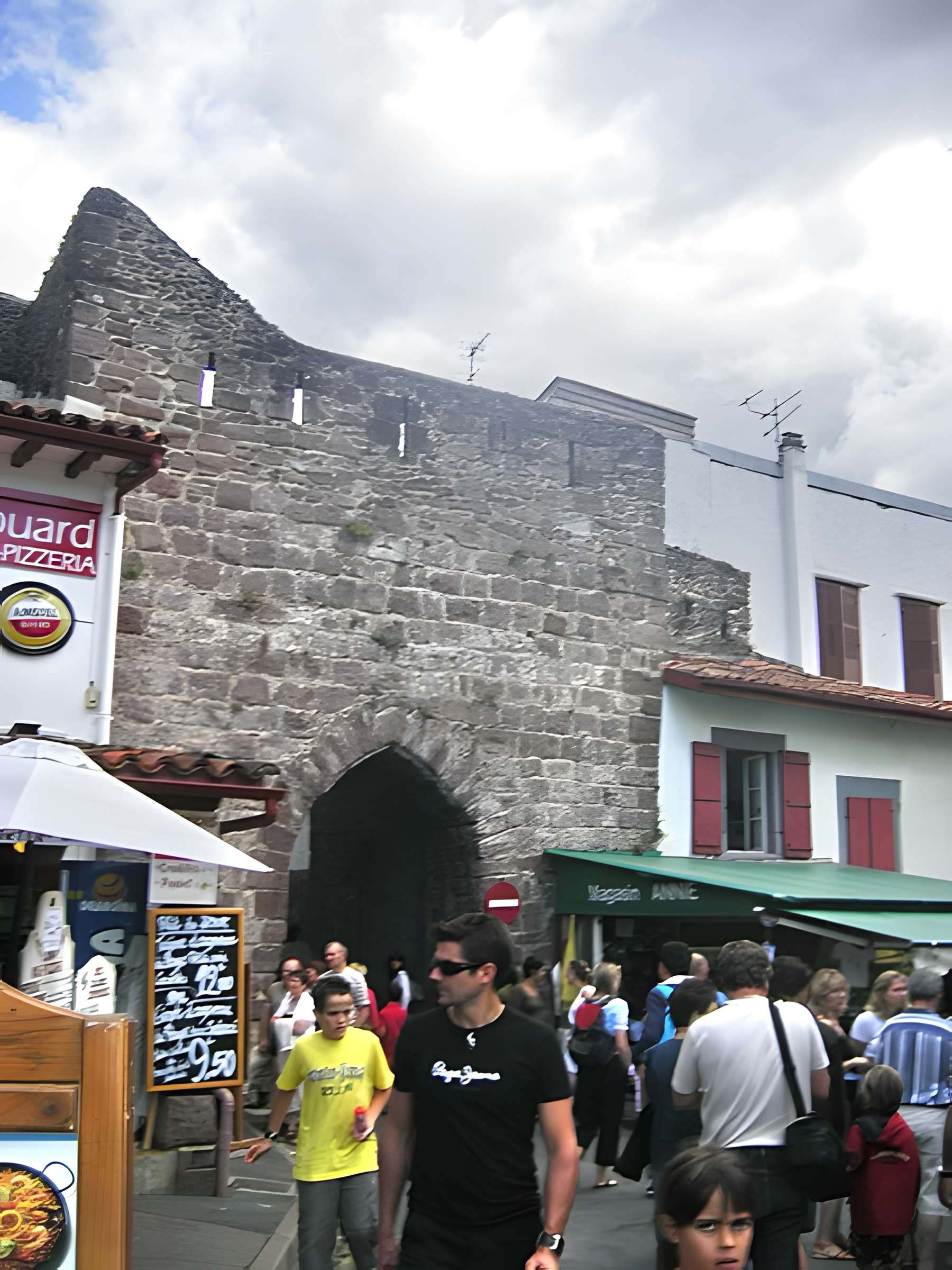 Anciens remparts de la ville haute et du faubourg d'Espagne