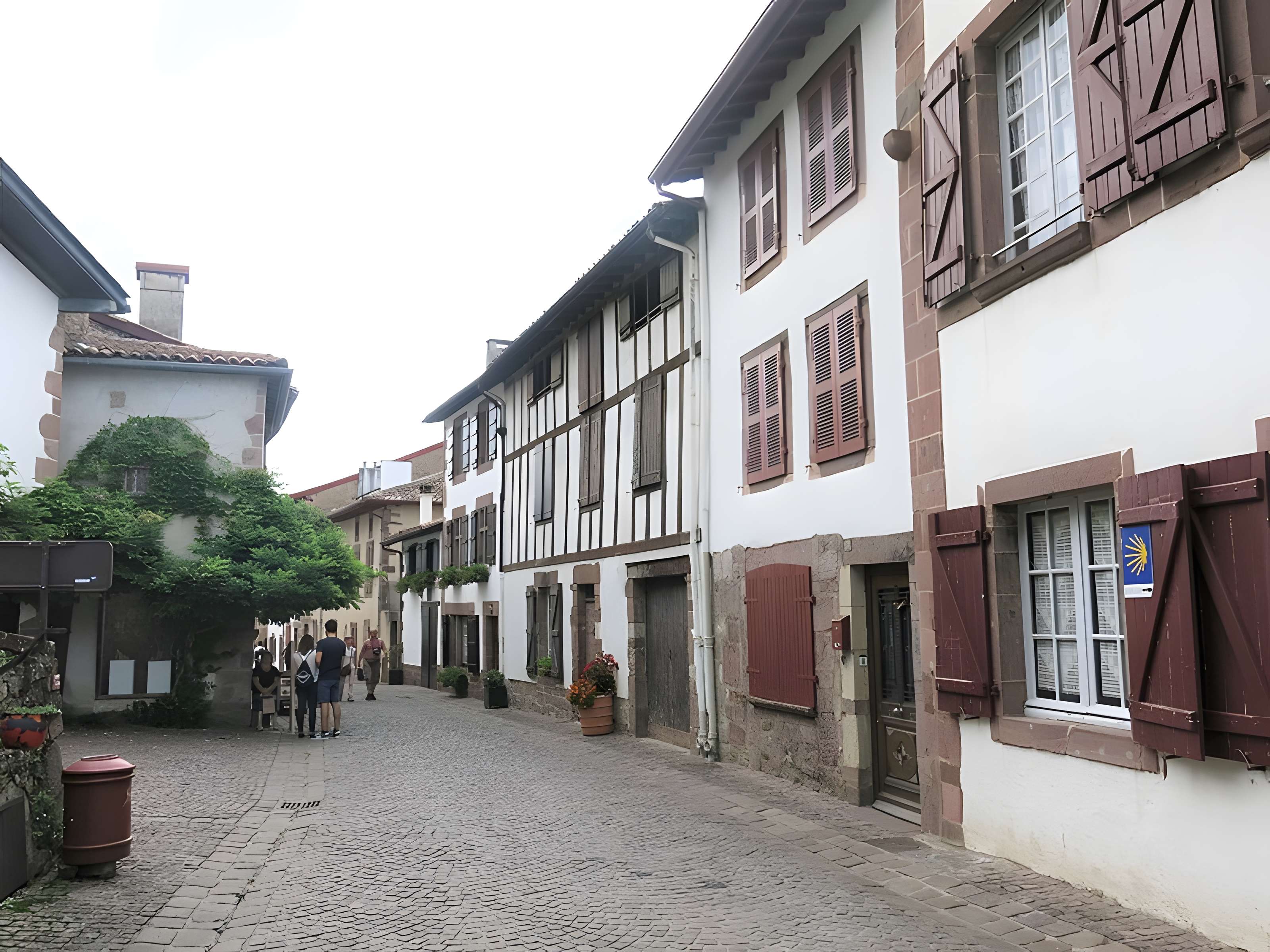Anciens remparts de la ville haute et du faubourg d'Espagne