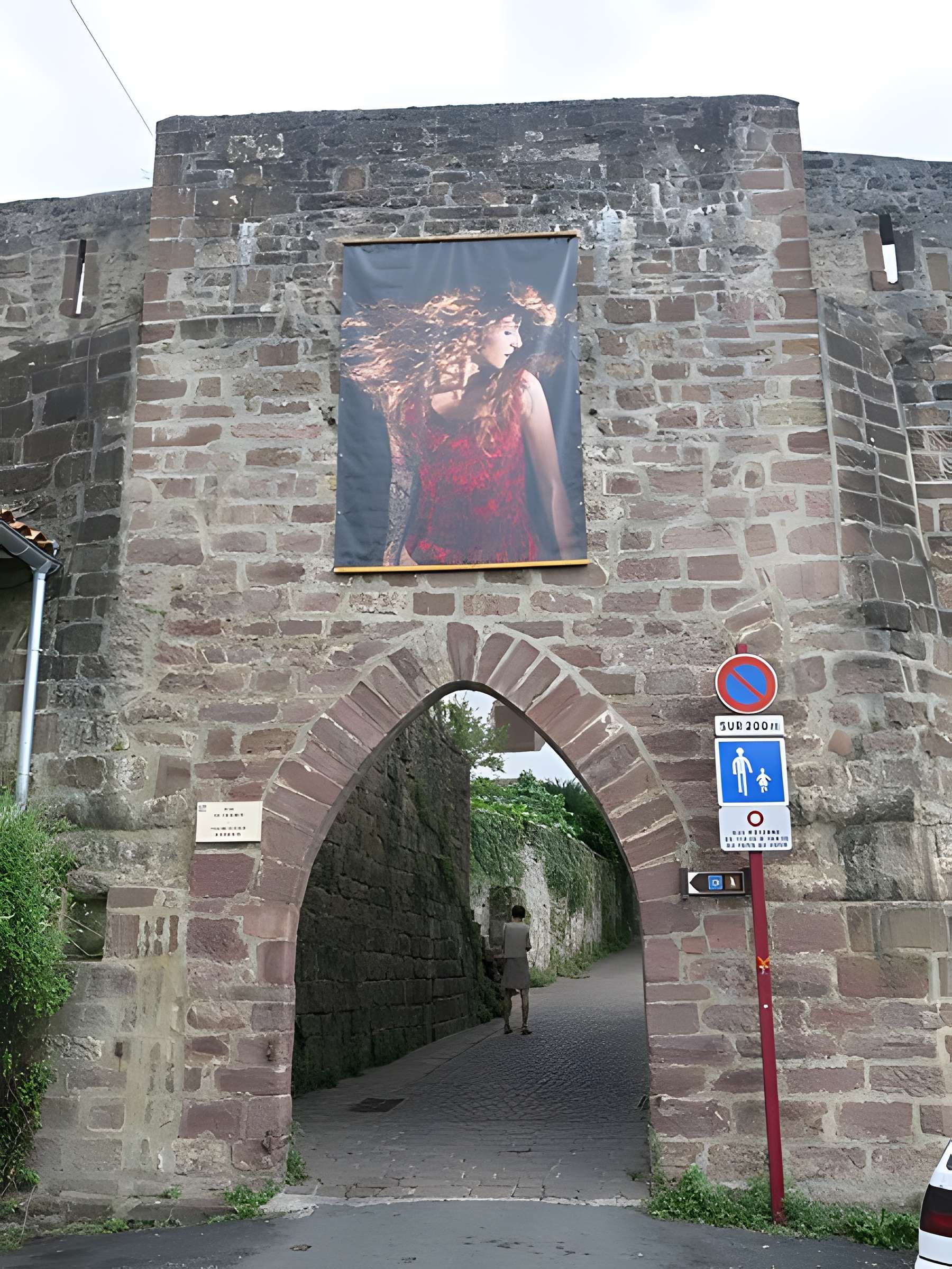 Anciens remparts de la ville haute et du faubourg d'Espagne