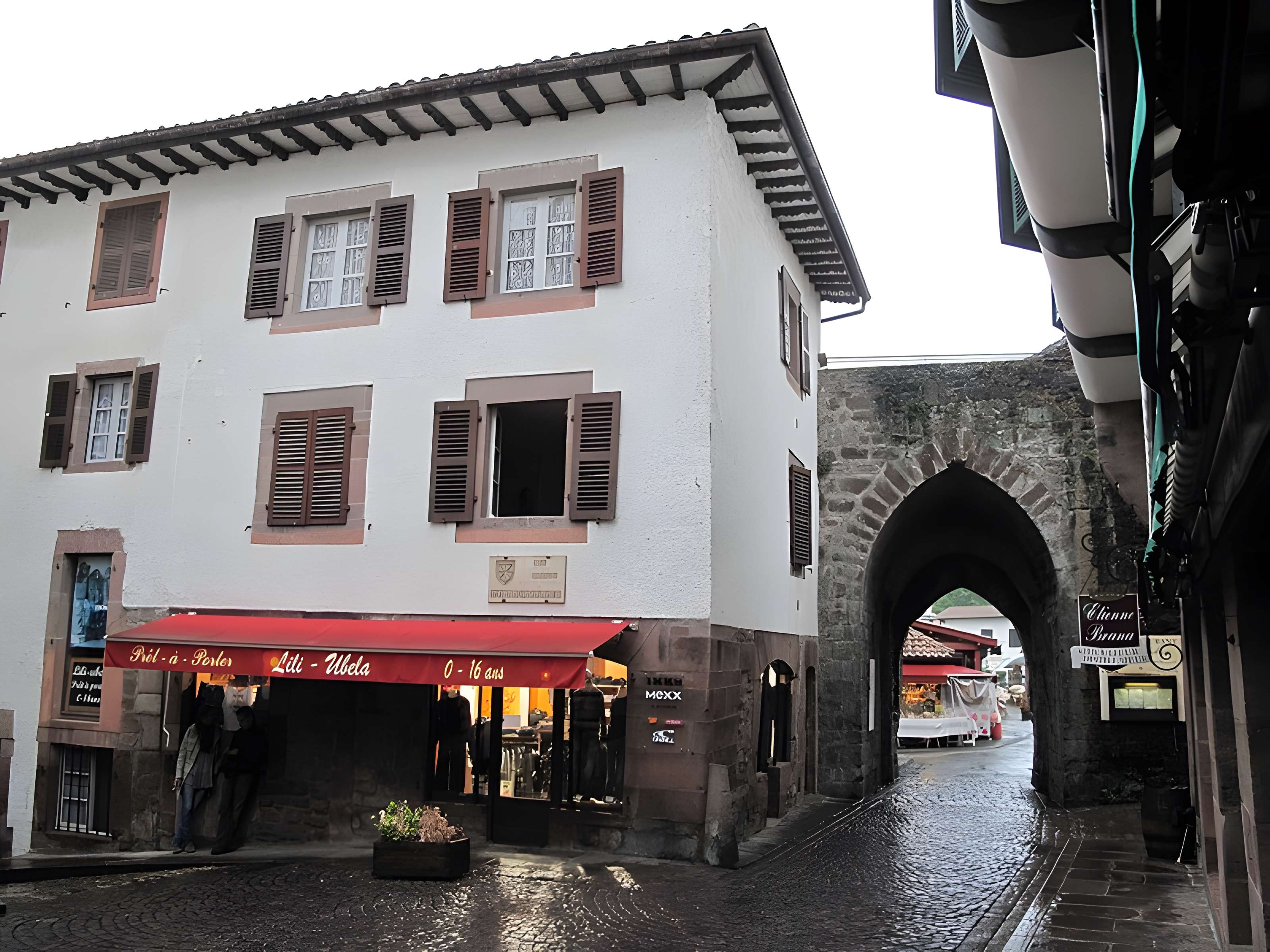 Anciens remparts de la ville haute et du faubourg d'Espagne