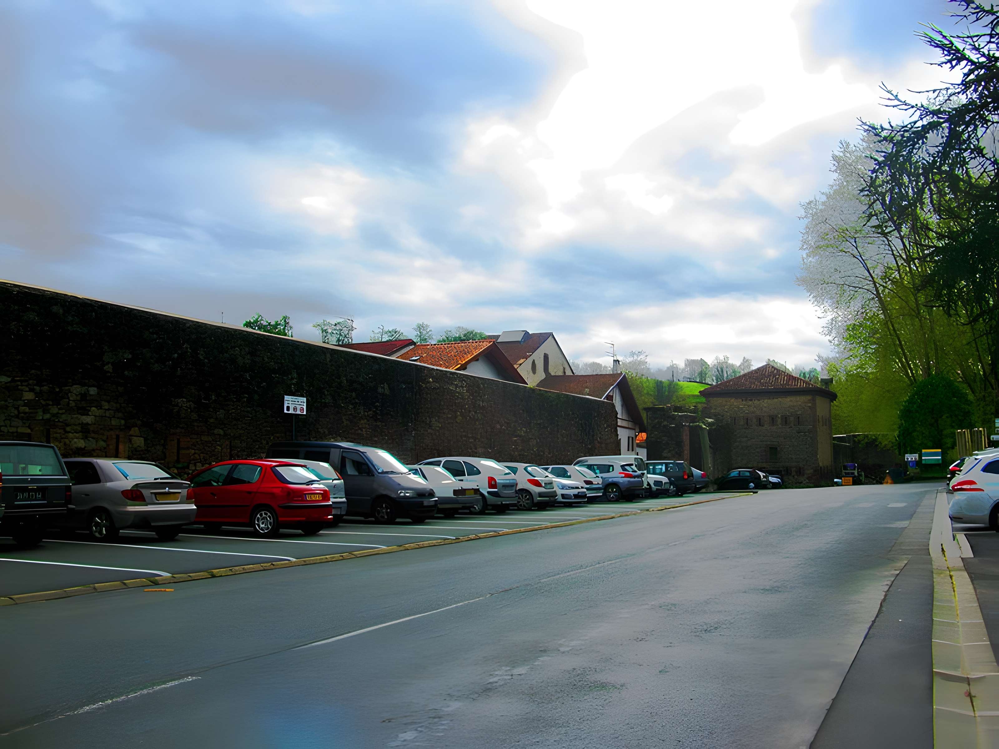 Anciens remparts de la ville haute et du faubourg d'Espagne