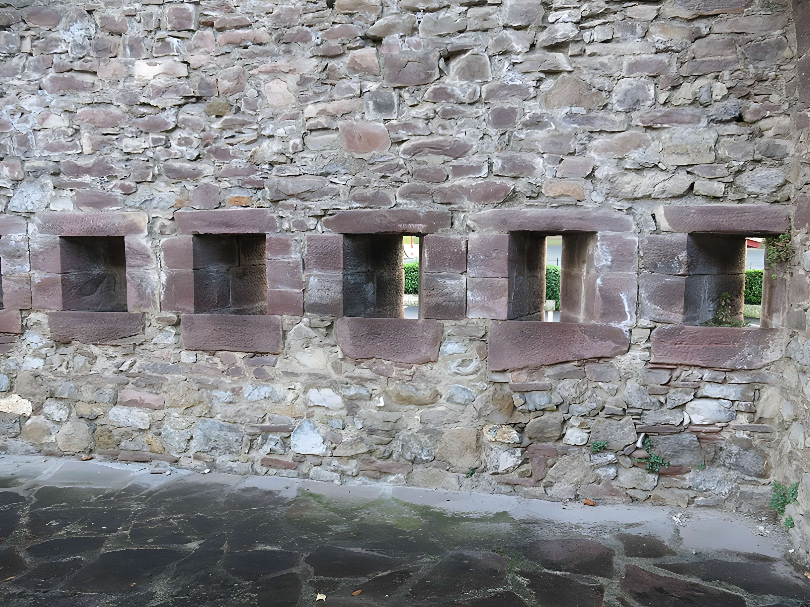 Anciens remparts de la ville haute et du faubourg d'Espagne