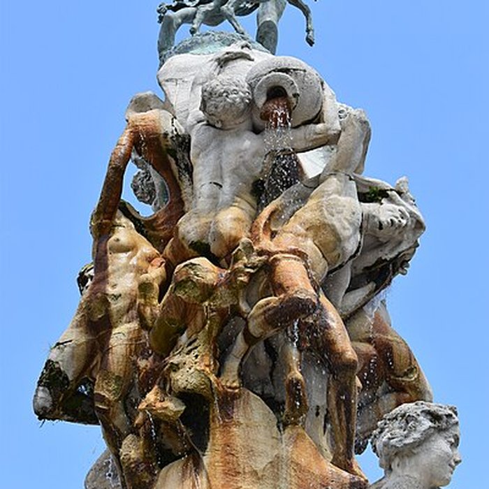 Photo de Fontaine Duvignau-Bousigues dite « des Quatre-Vallées »