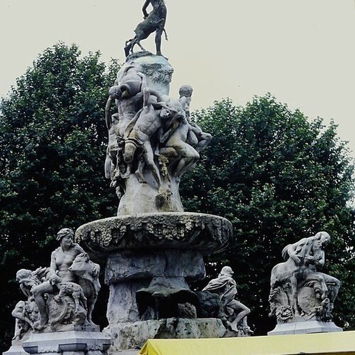 Photo de Fontaine Duvignau-Bousigues dite « des Quatre-Vallées »