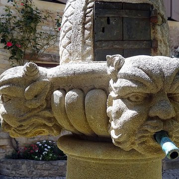 Fontaine des Mascarons de Séguret