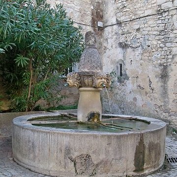 Fontaine des Mascarons de Séguret
