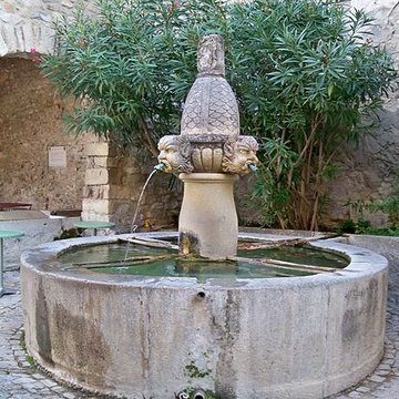 Fontaine des Mascarons de Séguret