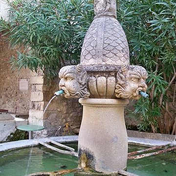 Fontaine des Mascarons de Séguret