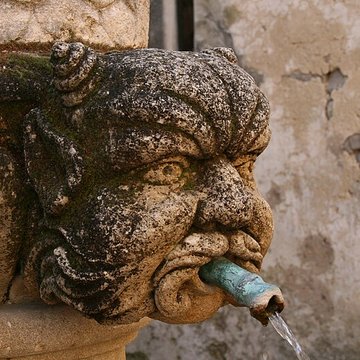 Fontaine des Mascarons de Séguret
