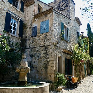 Fontaine des Mascarons de Séguret