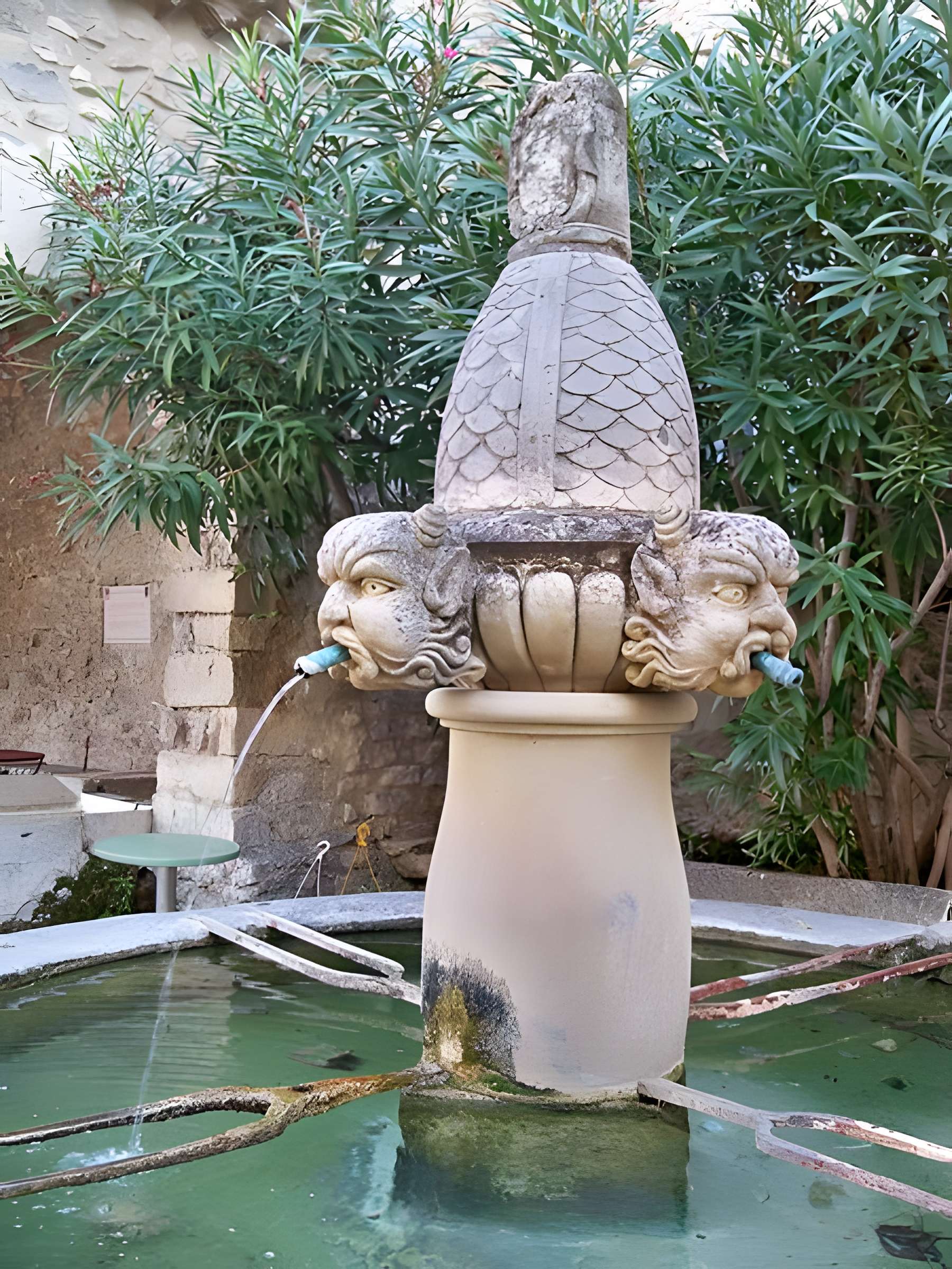 Fontaine des Mascarons de Séguret