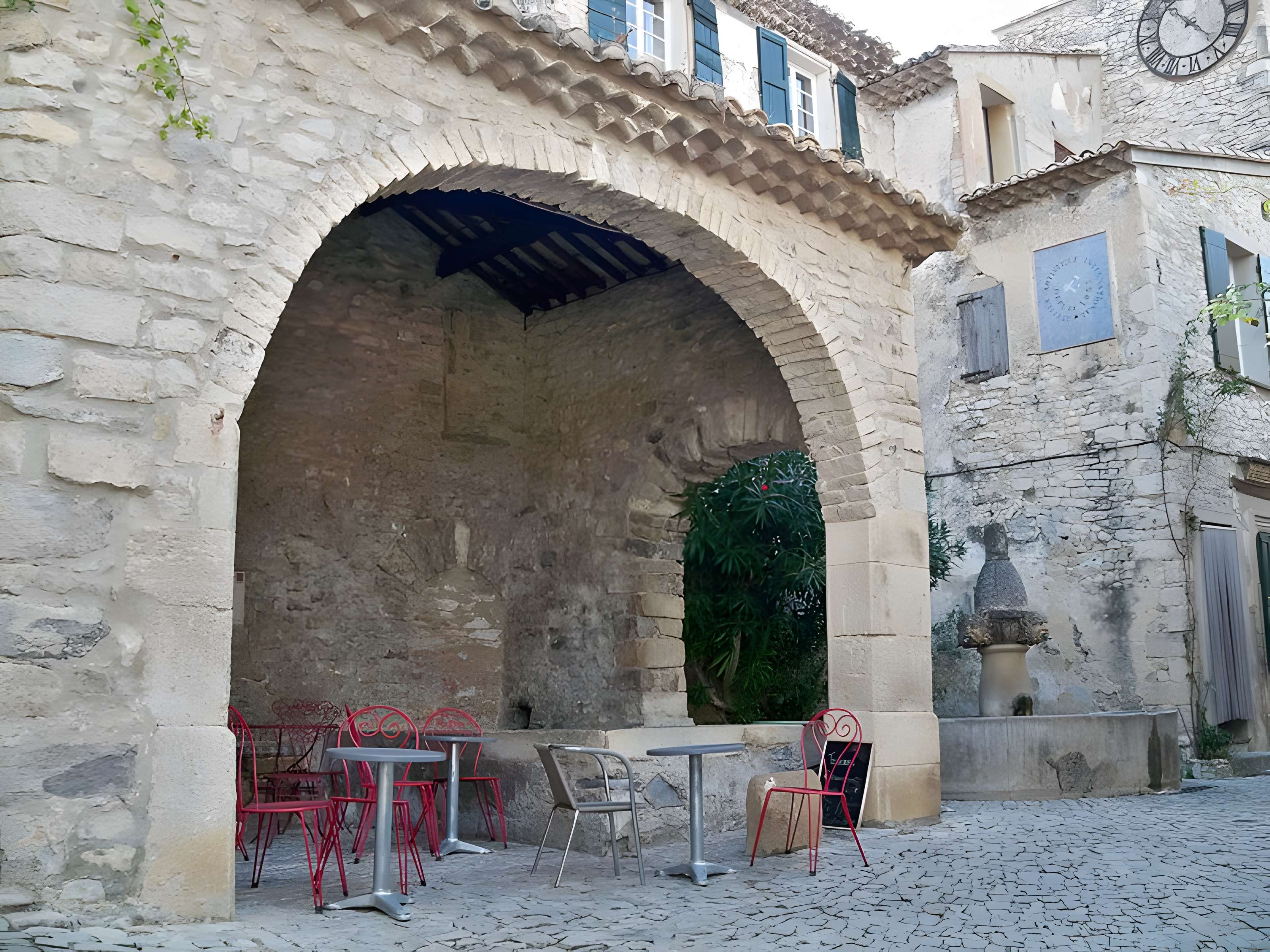 Fontaine des Mascarons de Séguret