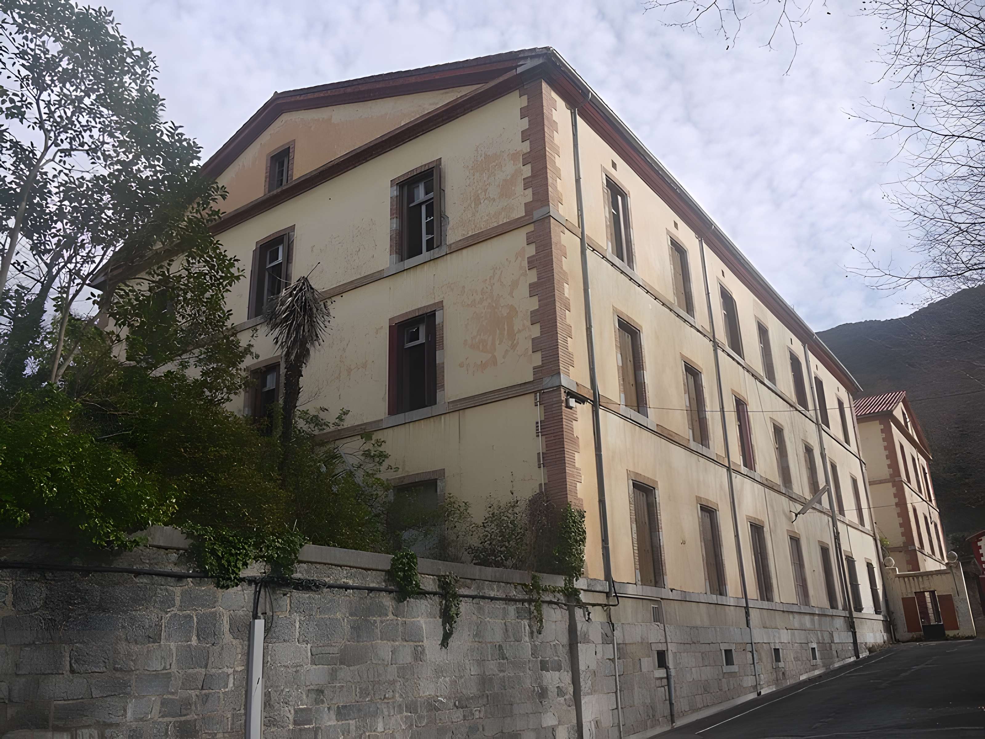 Ancien hôpital thermal des armées