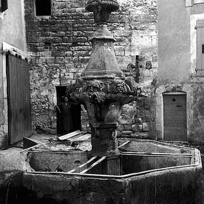 Photo de Fontaine du Gigot de Pernes-les-Fontaines