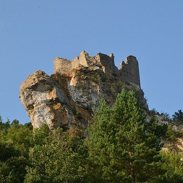 Castel Sabarda vestiges du château de Sabarda et de lancienne église Saint-André