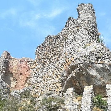 Castel Sabarda vestiges du château de Sabarda et de lancienne église Saint-André