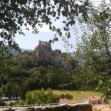 Castel Sabarda vestiges du château de Sabarda et de lancienne église Saint-André