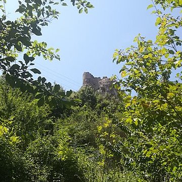 Castel Sabarda vestiges du château de Sabarda et de lancienne église Saint-André