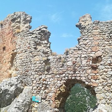 Castel Sabarda vestiges du château de Sabarda et de lancienne église Saint-André