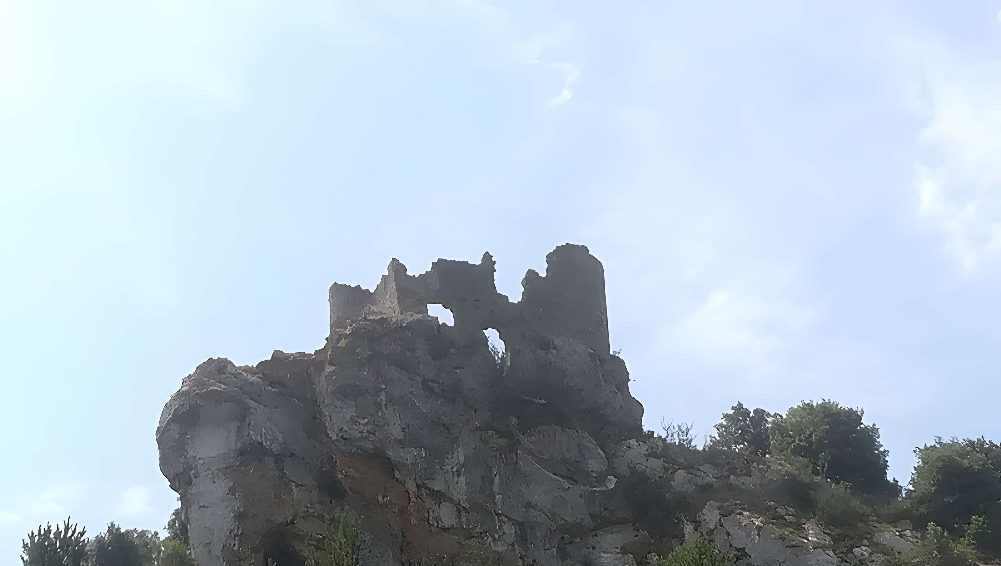 Castel Sabarda (vestiges du château de Sabarda et de l'ancienne église Saint-André)