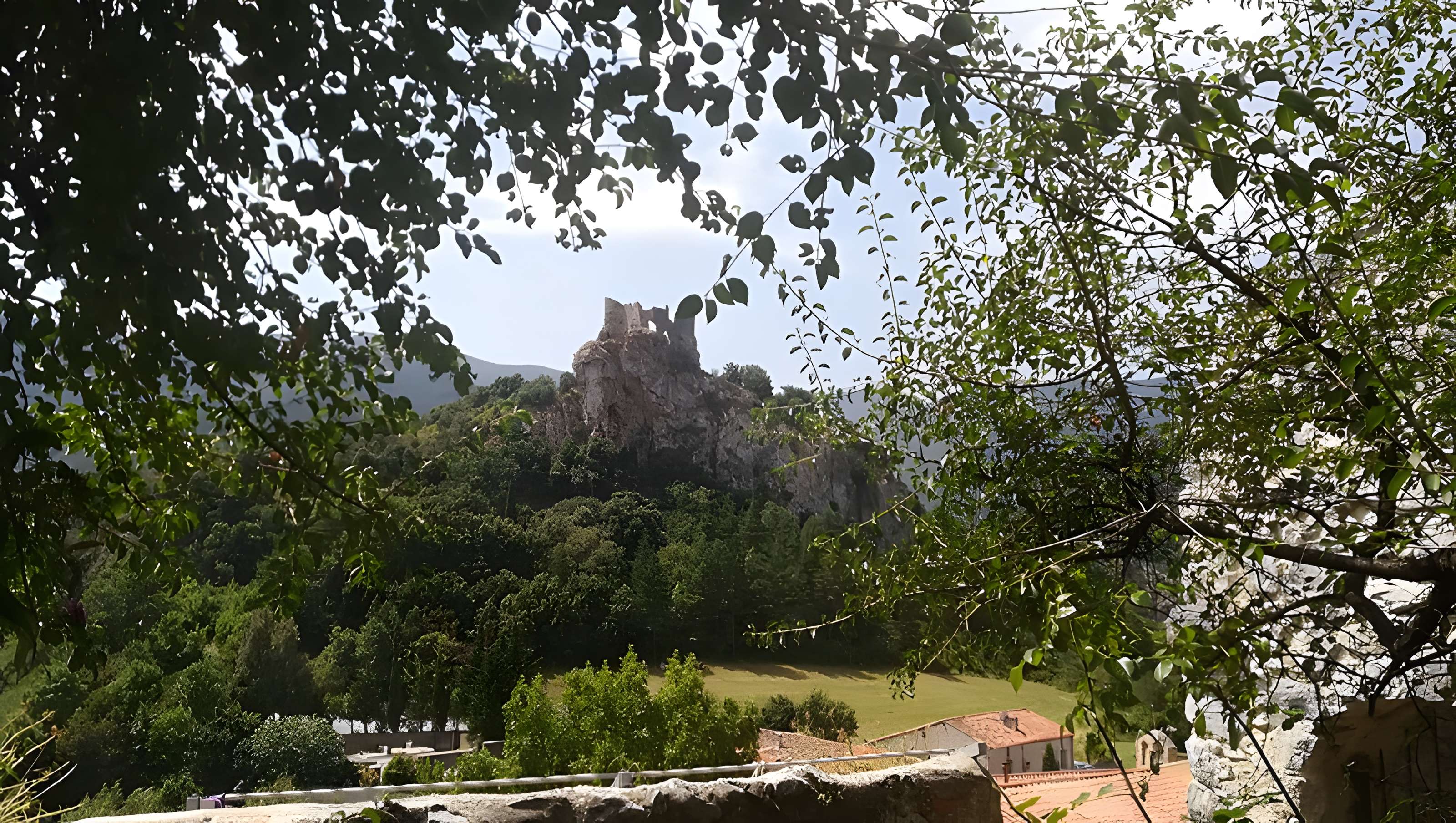 Castel Sabarda (vestiges du château de Sabarda et de l'ancienne église Saint-André)