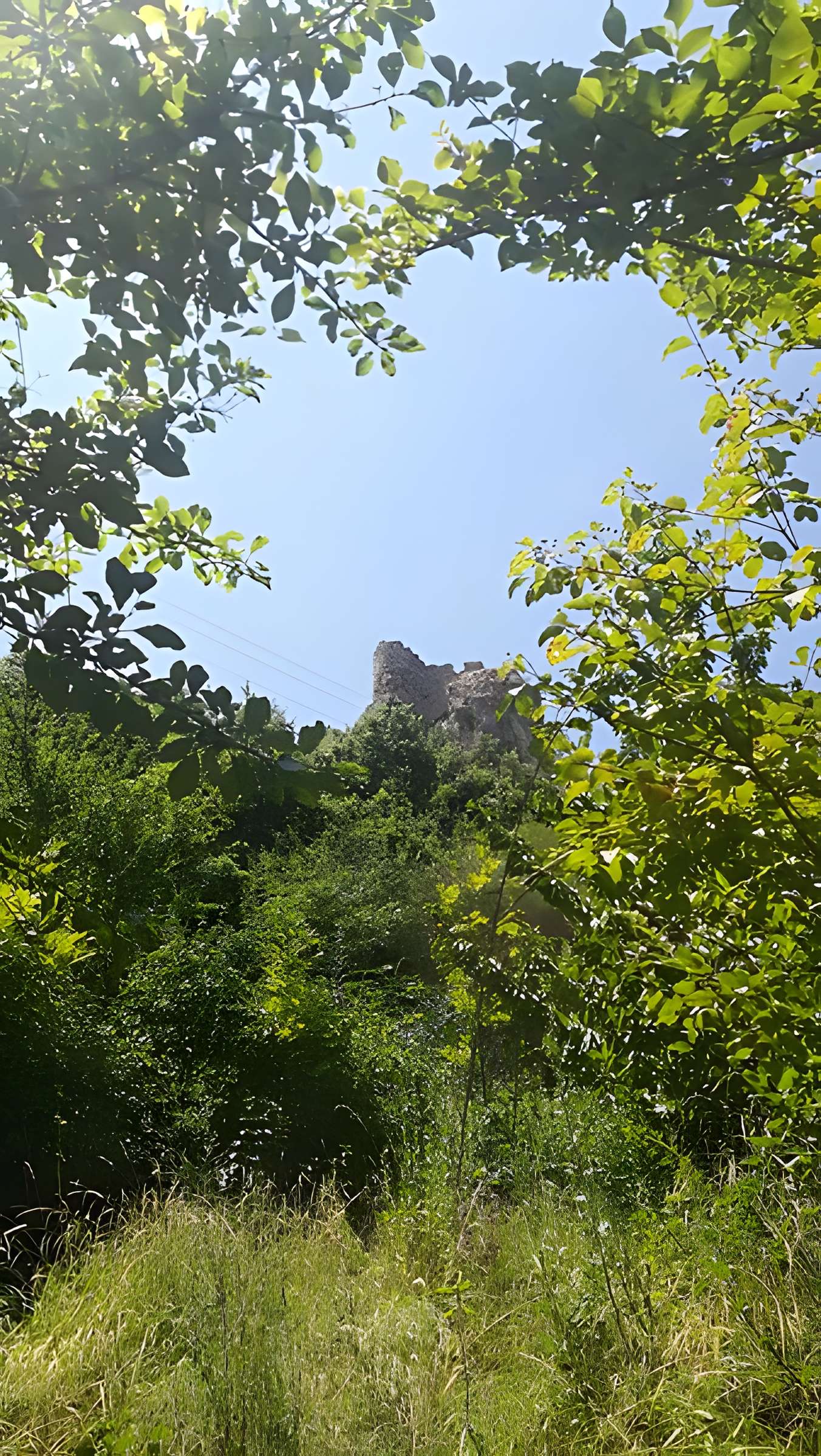 Castel Sabarda (vestiges du château de Sabarda et de l'ancienne église Saint-André)