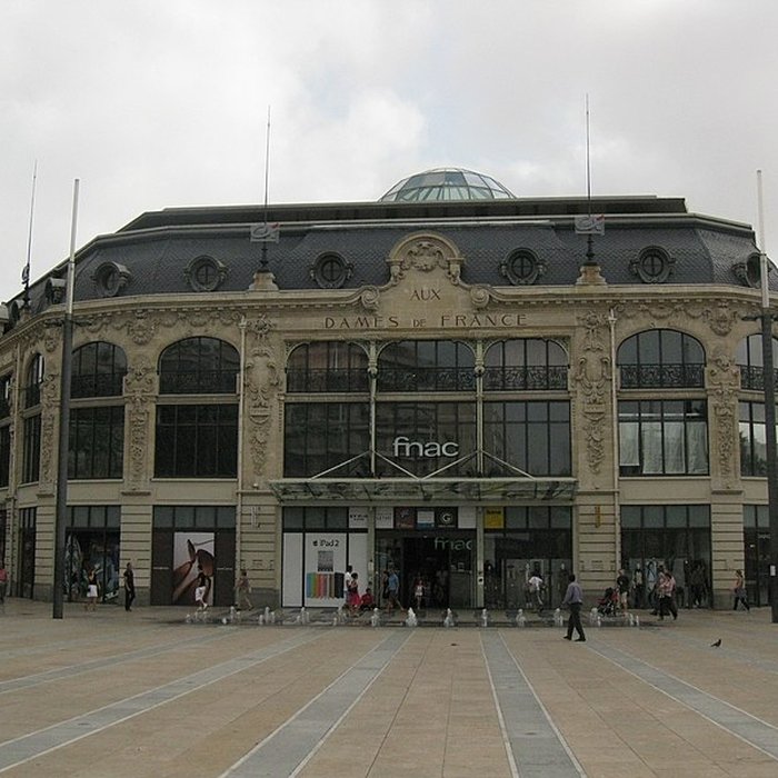 Photo de Ancien magasin Aux Dames de France