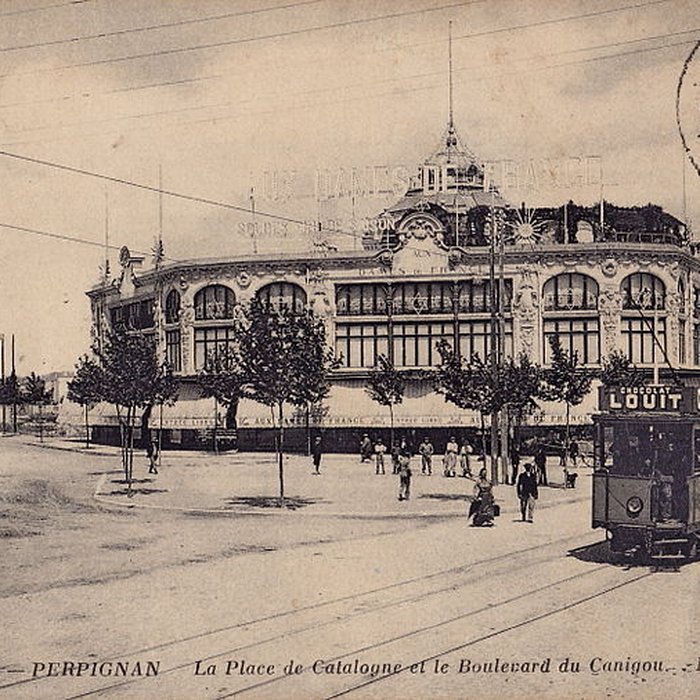 Photo de Ancien magasin Aux Dames de France