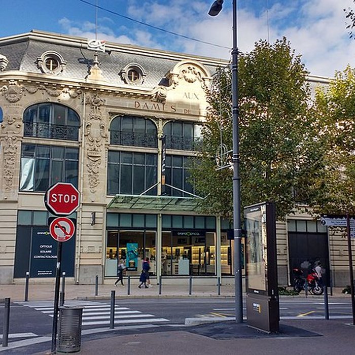 Photo de Ancien magasin Aux Dames de France
