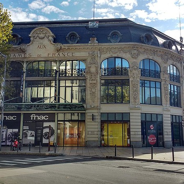 Photo de Ancien magasin Aux Dames de France