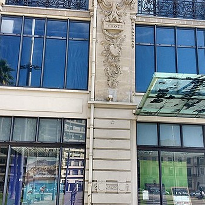 Photo de Ancien magasin Aux Dames de France