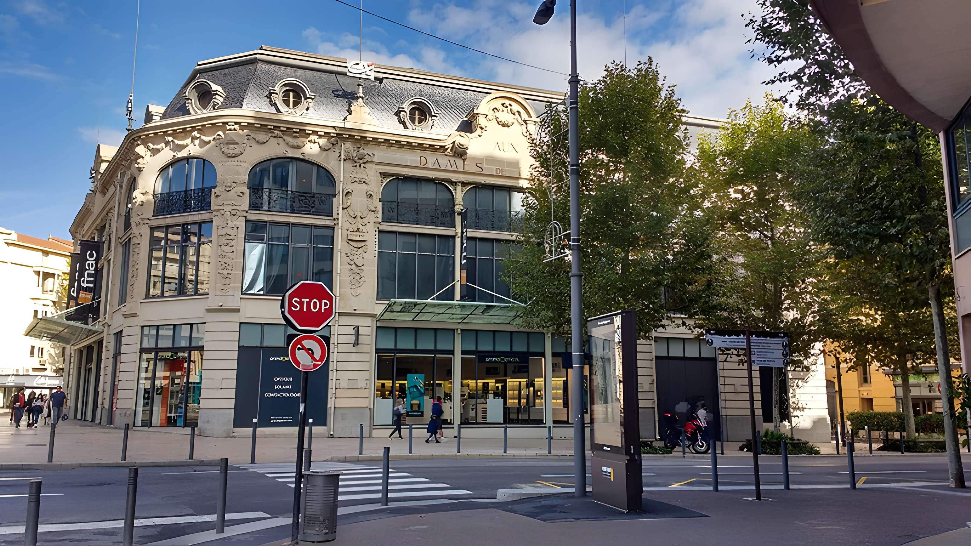 Ancien magasin Aux Dames de France