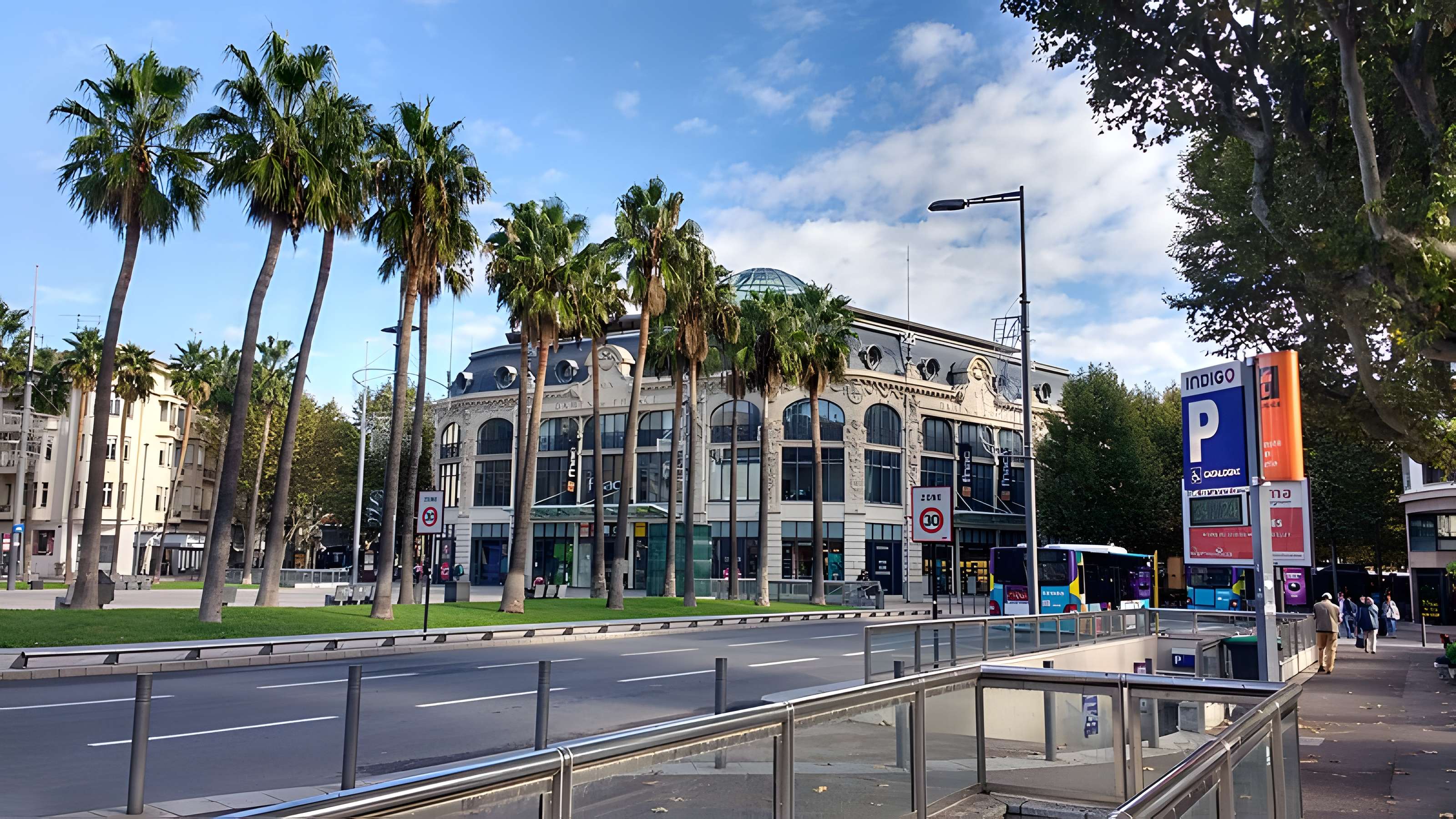 Ancien magasin Aux Dames de France