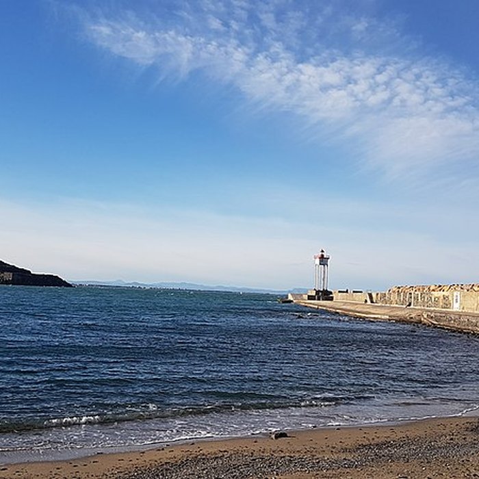 Photo de Feu métallique du môle, situé à lextrémité du môle du port