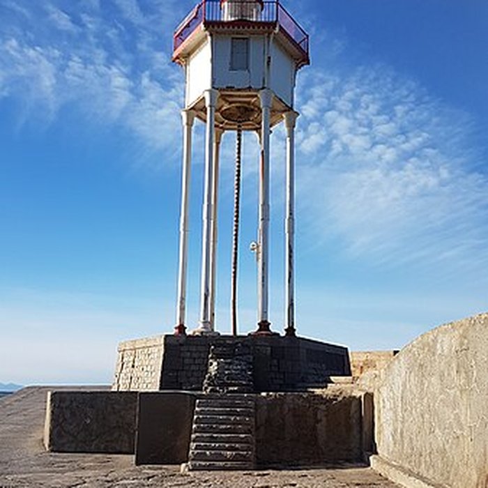 Photo de Feu métallique du môle, situé à lextrémité du môle du port