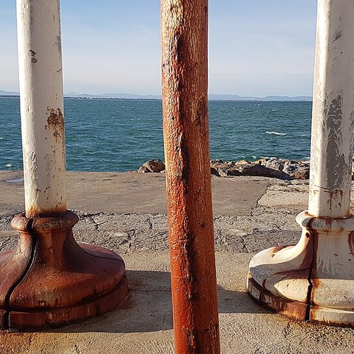 Photo de Feu métallique du môle, situé à lextrémité du môle du port